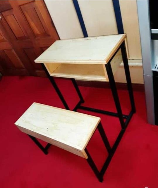 school desk School Desks - Image 1